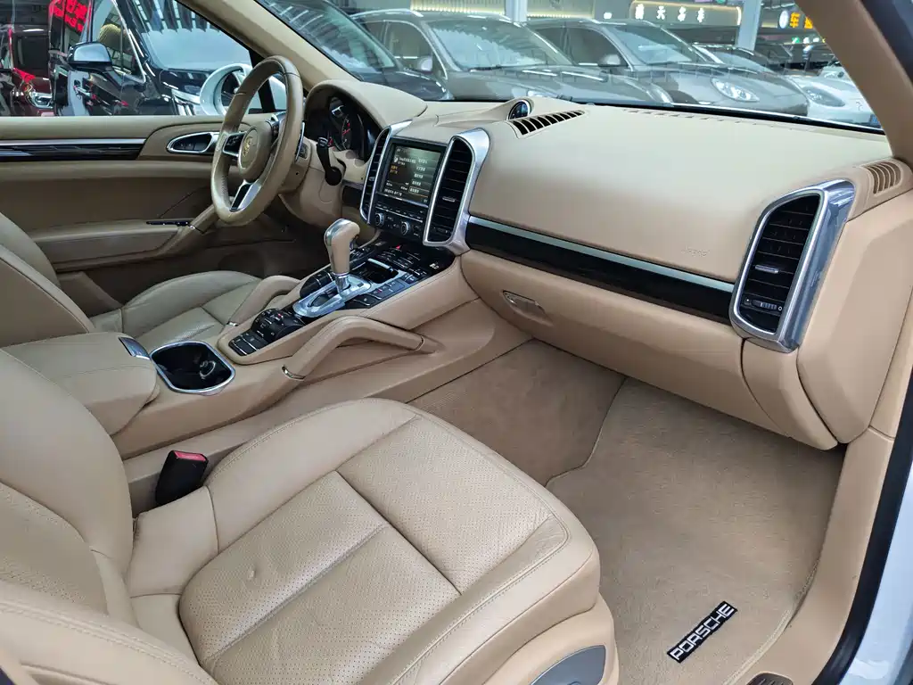 Porsche Cayenne — миниатюра 19