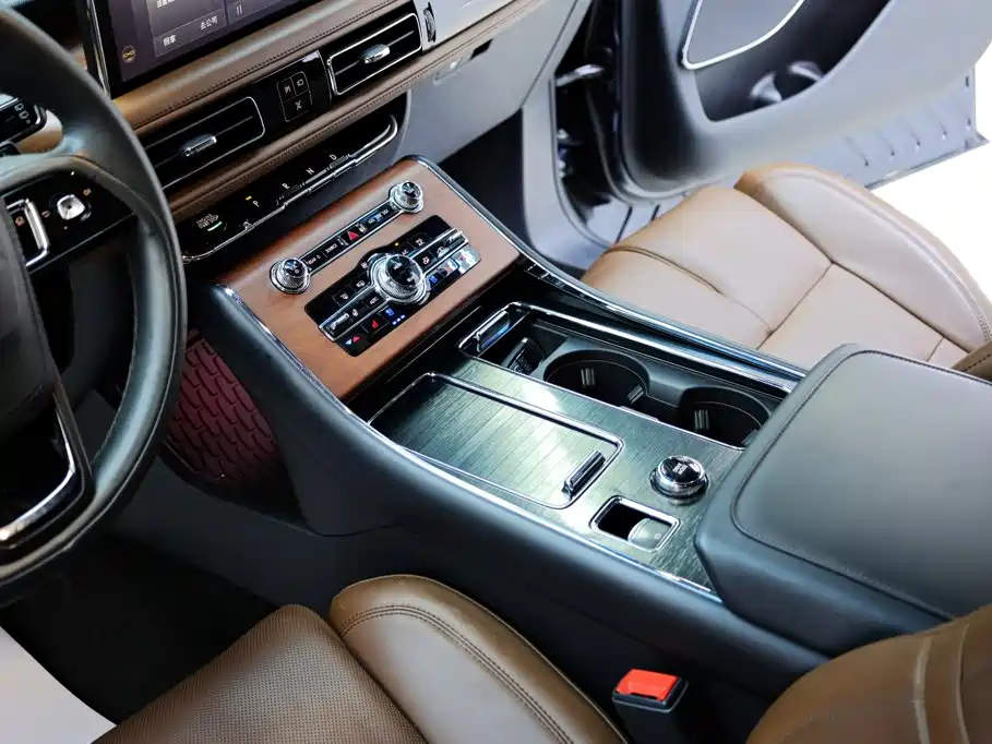 Lincoln Aviator — миниатюра 22