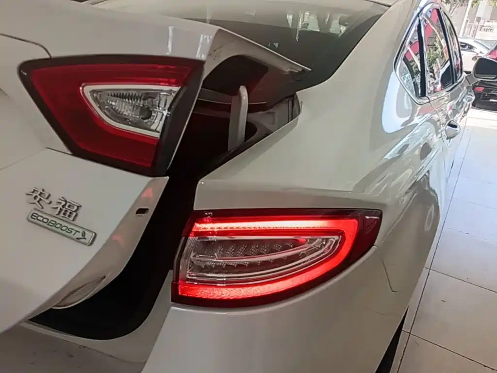 Ford Mondeo — миниатюра 8