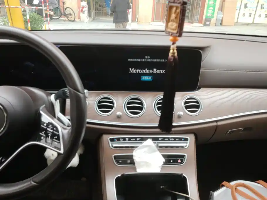 Mercedes-Benz E-Class — миниатюра 13