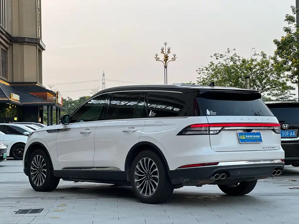 Lincoln Aviator — миниатюра 4