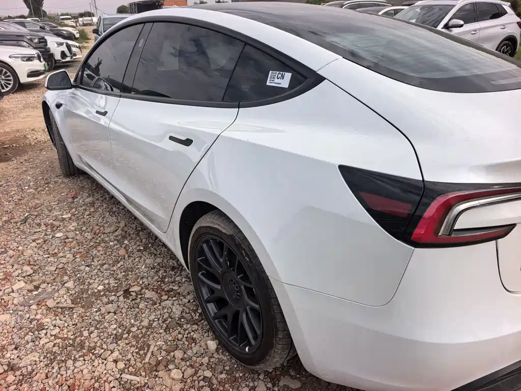 Tesla Model 3 — миниатюра 7