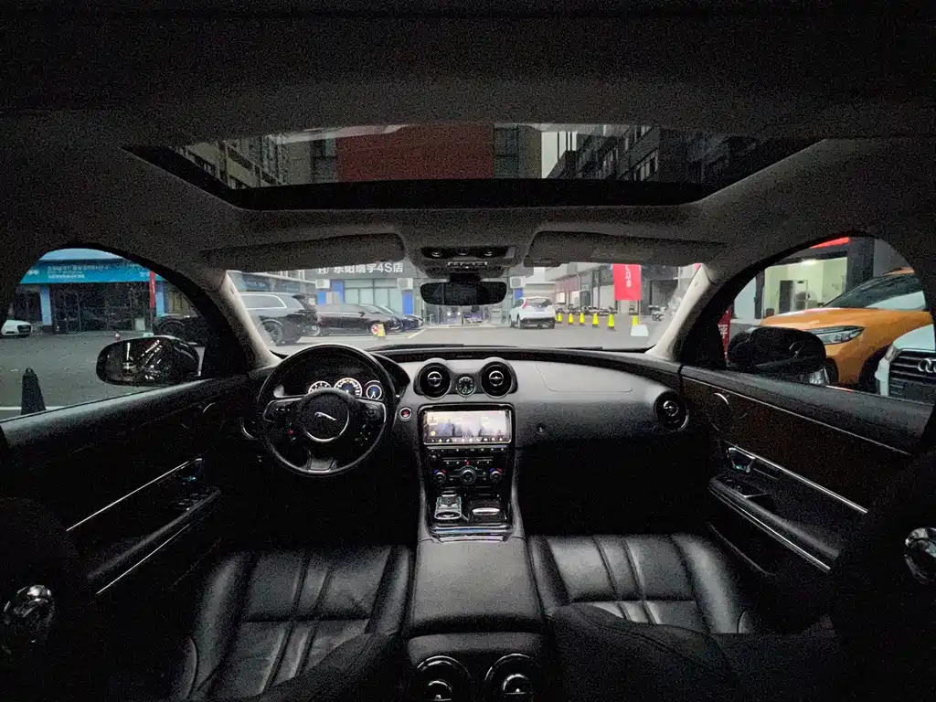 Jaguar XJ — миниатюра 9