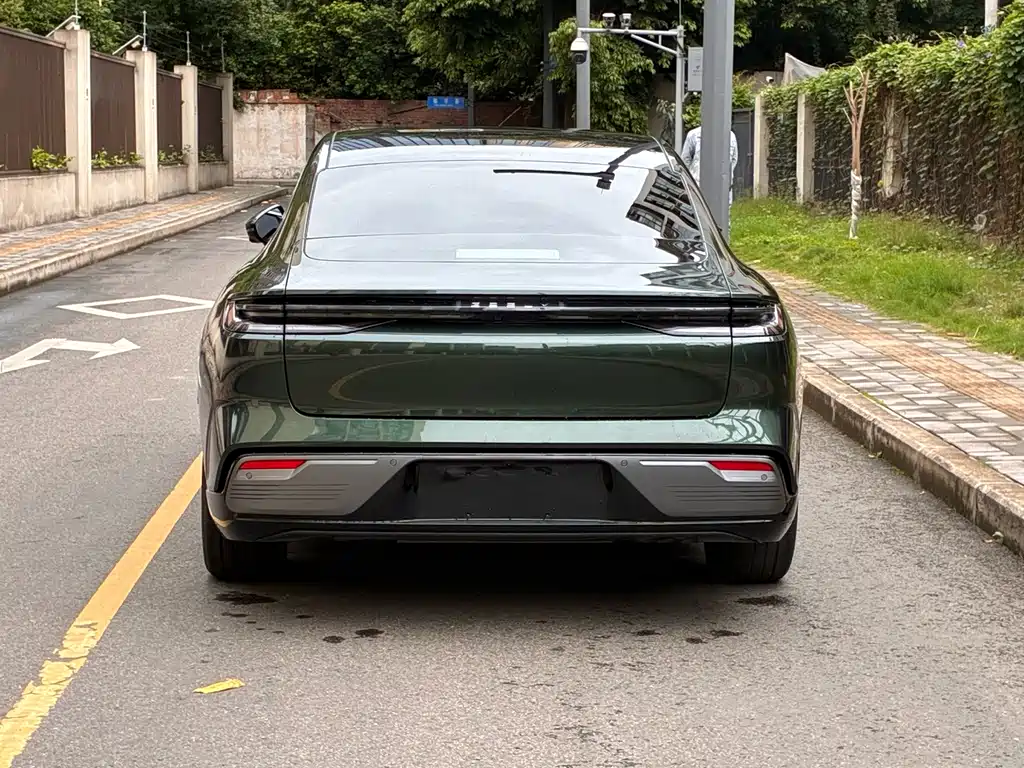 Geely Galaxy Galaxy 8 8 2025 130km EM-i Flagship