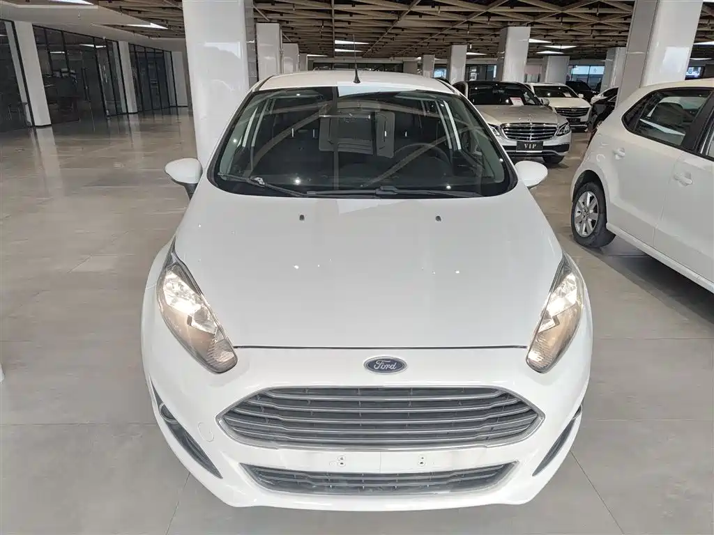 Ford Fiesta 2013 1.5L AT Fashion
