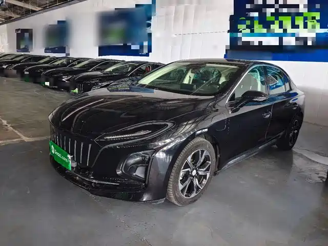 Hongqi E-QM5