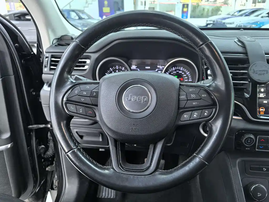 JEEP GRAND COMMANDER