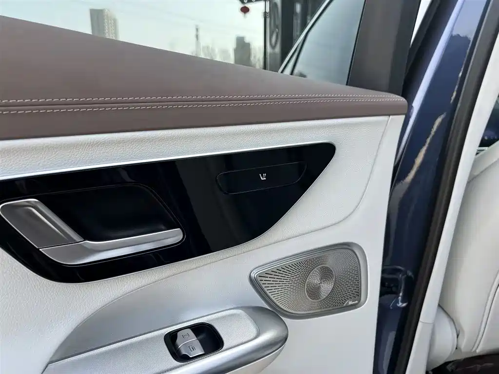 MERCEDES-BENZ EQE SUV