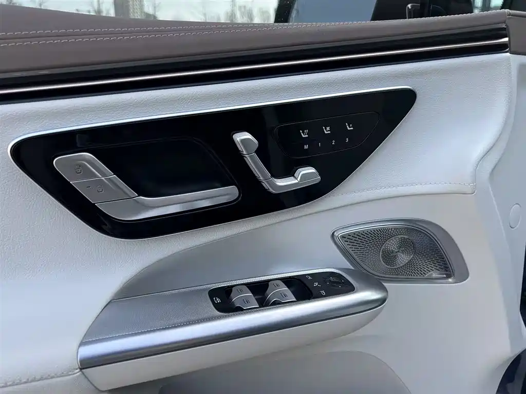 MERCEDES-BENZ EQE SUV