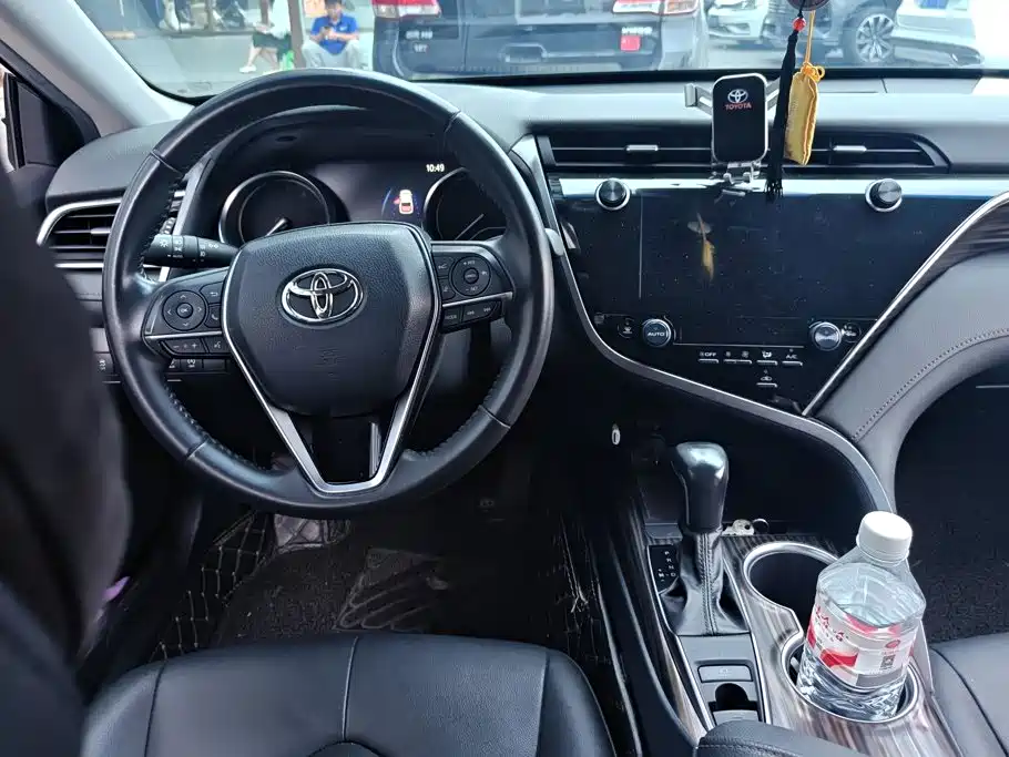 Toyota Camry — миниатюра 12
