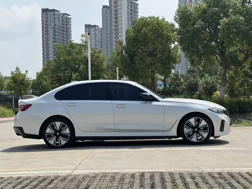 BMW i3 2025 eDrive 40 L