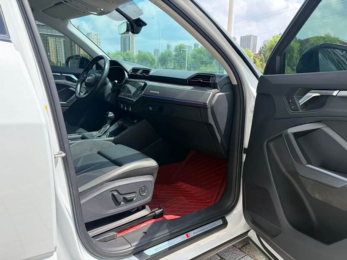 Audi Q3 Sportback 1.4 л 2023 г. Белый, пробег 36000 км
