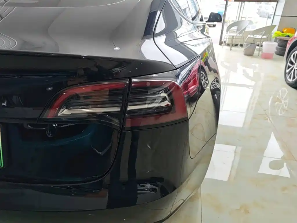 Tesla Model 3 — миниатюра 8
