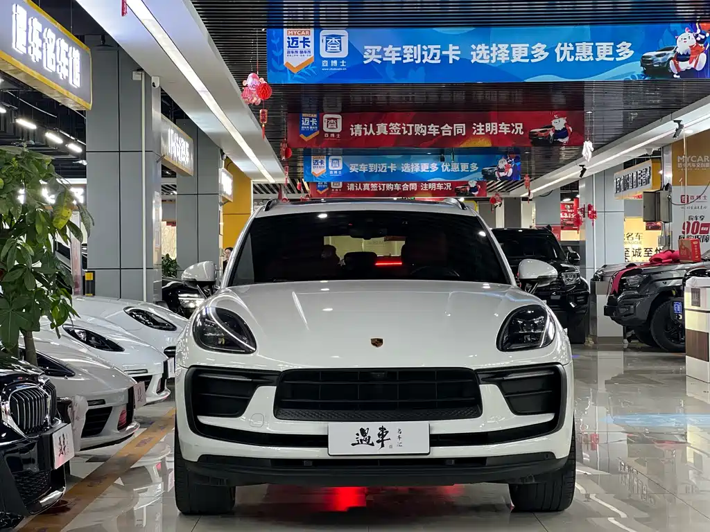 PORSCHE MACAN