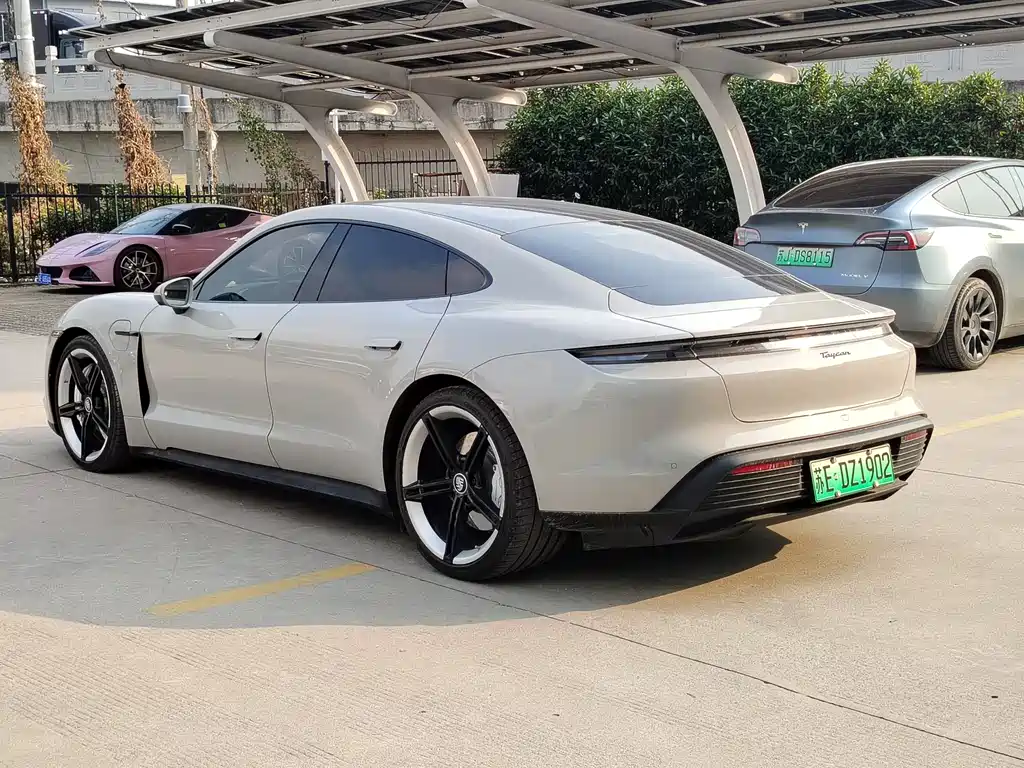 PORSCHE TAYCAN