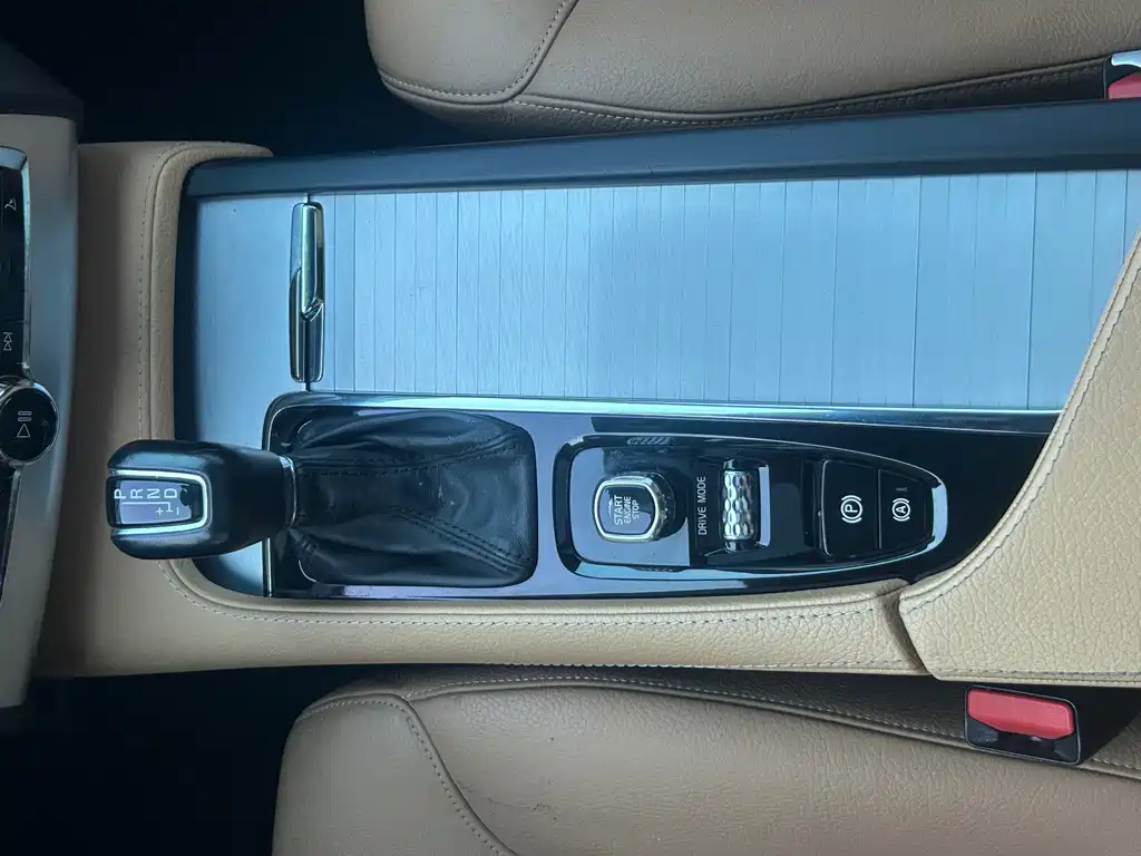 Volvo XC90 — миниатюра 11