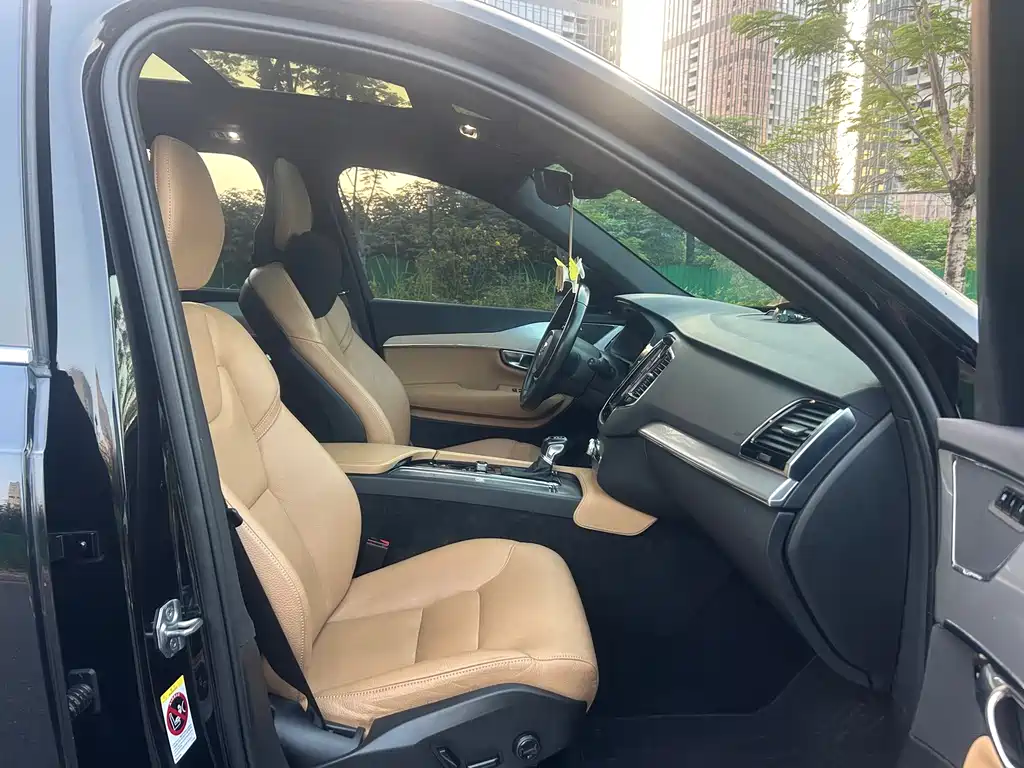 Volvo XC90 — миниатюра 8