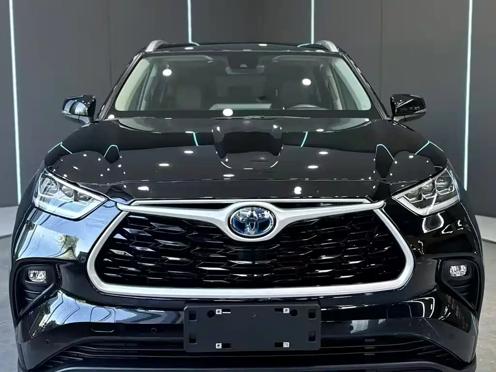 Toyota Highlander 2022 2.5L Luxury 7 мест