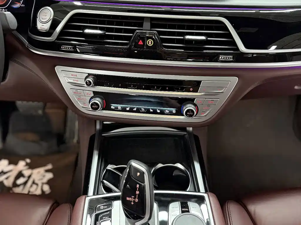 BMW 7 Series — миниатюра 10