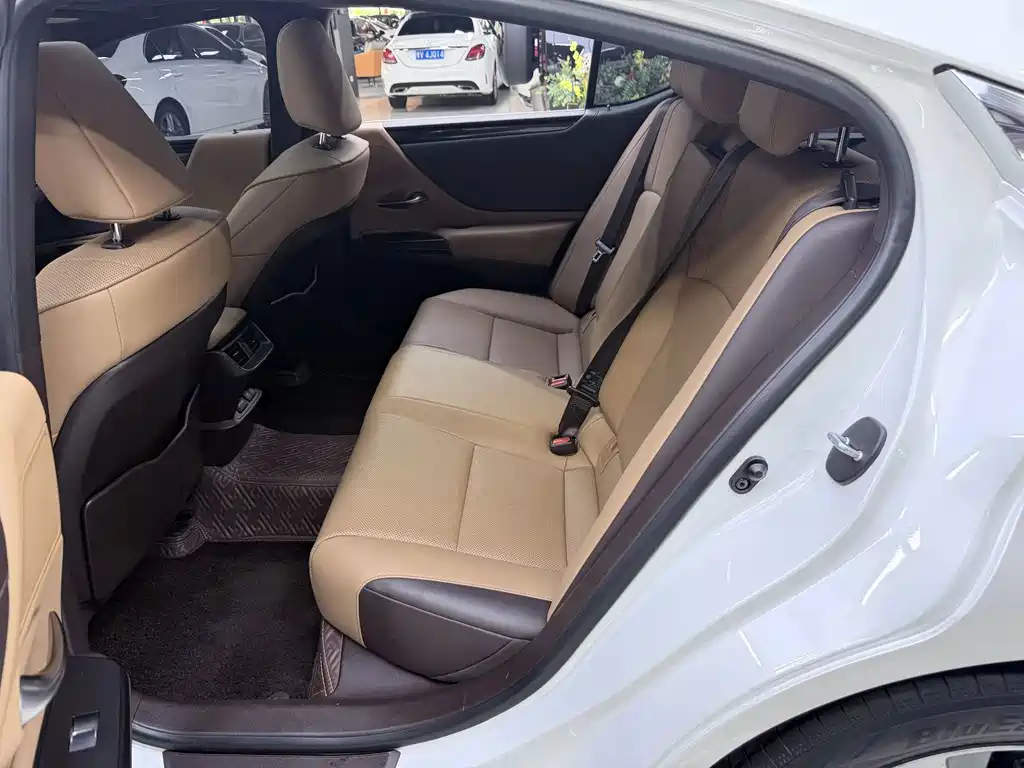 Lexus ES — миниатюра 5