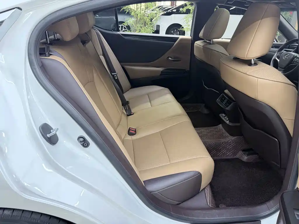 Lexus ES — миниатюра 9