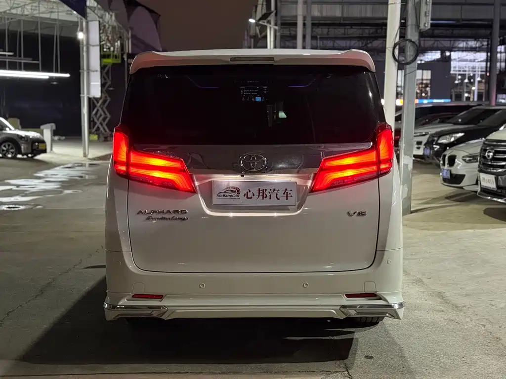 Toyota Alphard — миниатюра 4