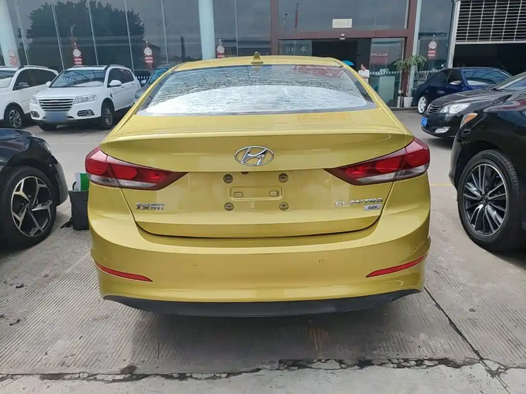Hyundai Elantra — миниатюра 6