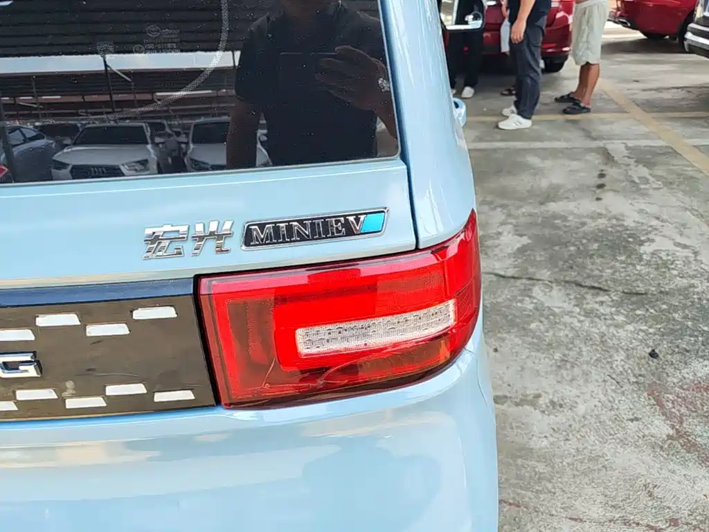 Wuling MINIEV — миниатюра 8