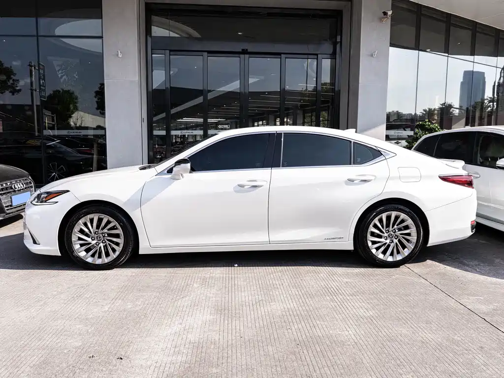 Lexus ES — миниатюра 4