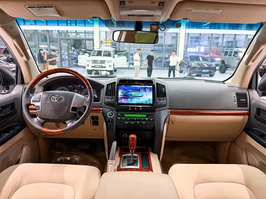 Toyota Land Cruiser — миниатюра 10