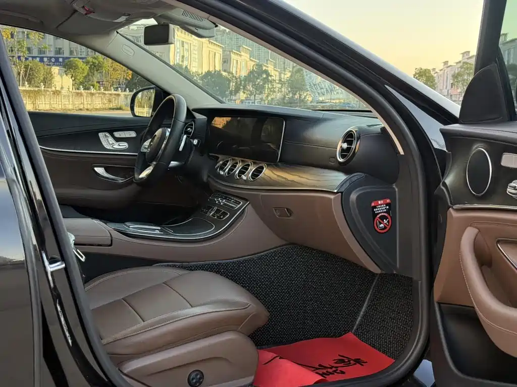 Mercedes-Benz E-Class — миниатюра 13