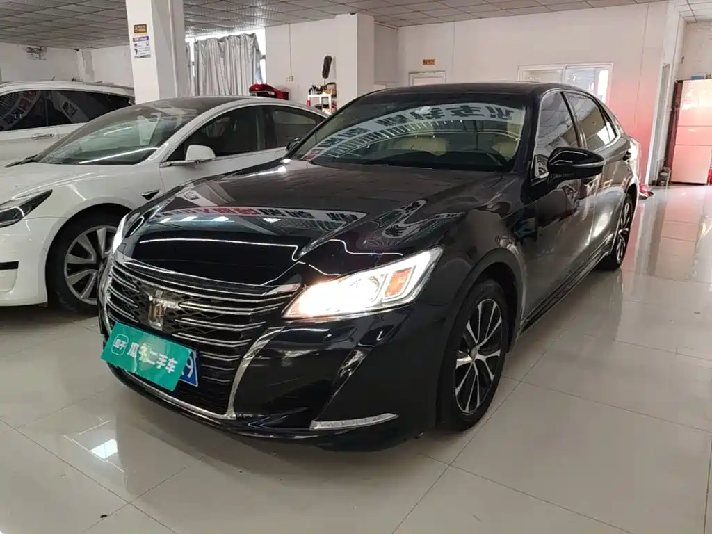 Toyota Crown — миниатюра 2