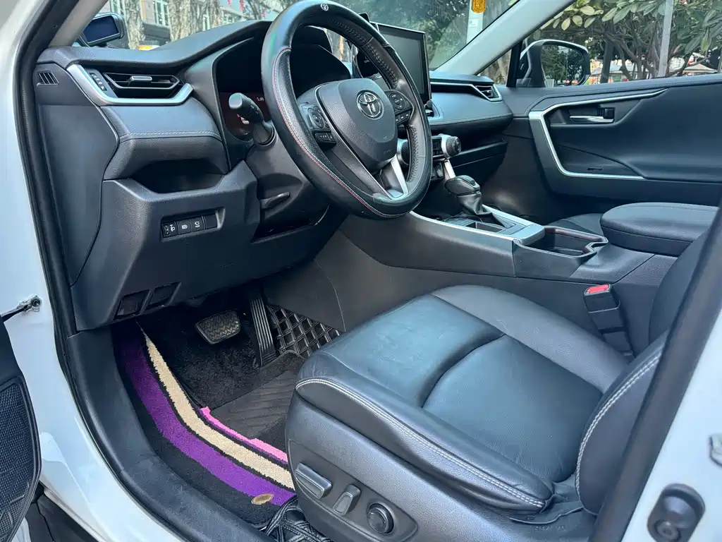 Toyota RAV4 — миниатюра 5