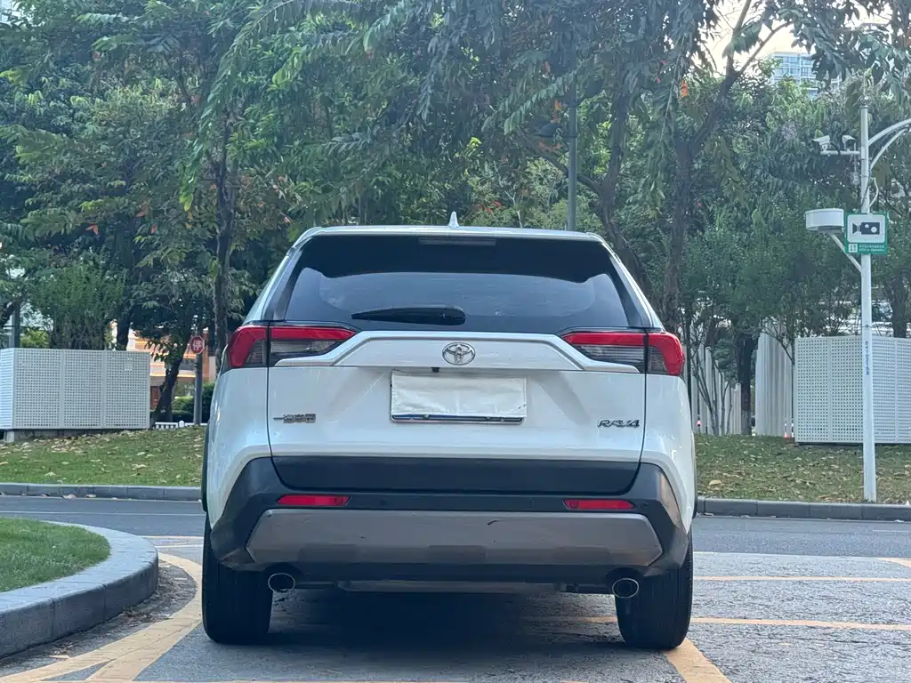 Toyota RAV4 — миниатюра 15