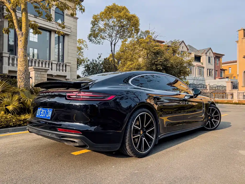PORSCHE PANAMERA