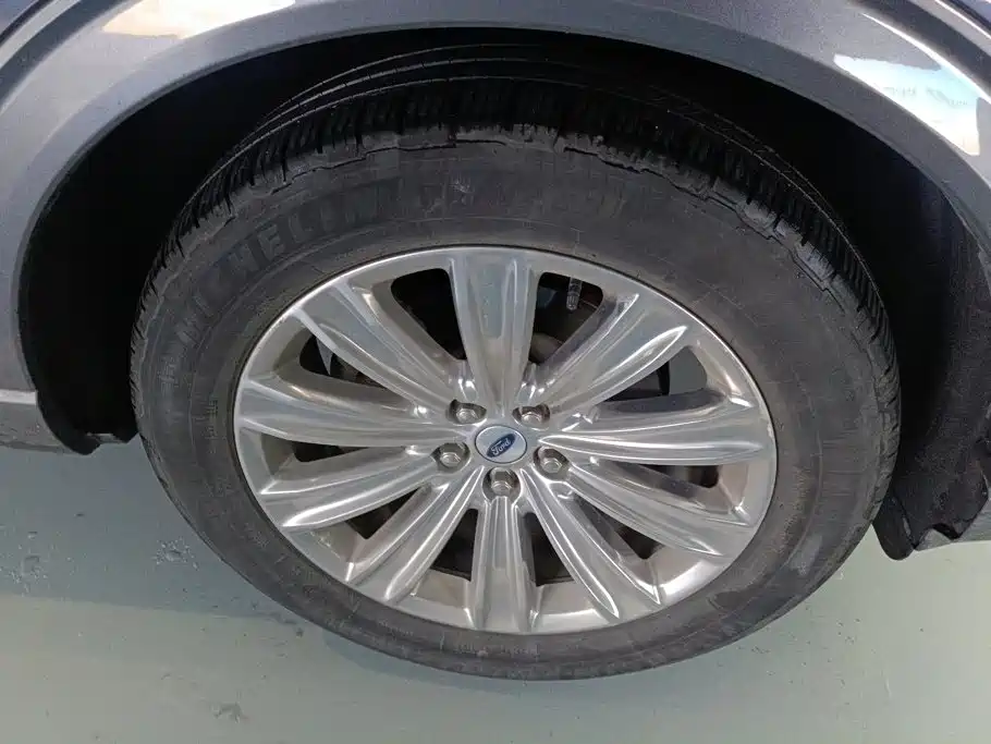 Ford Explorer — миниатюра 6