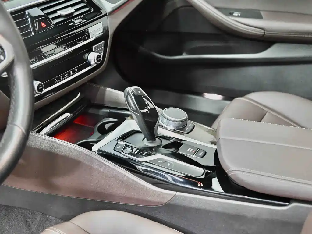 BMW 5 Series — миниатюра 31