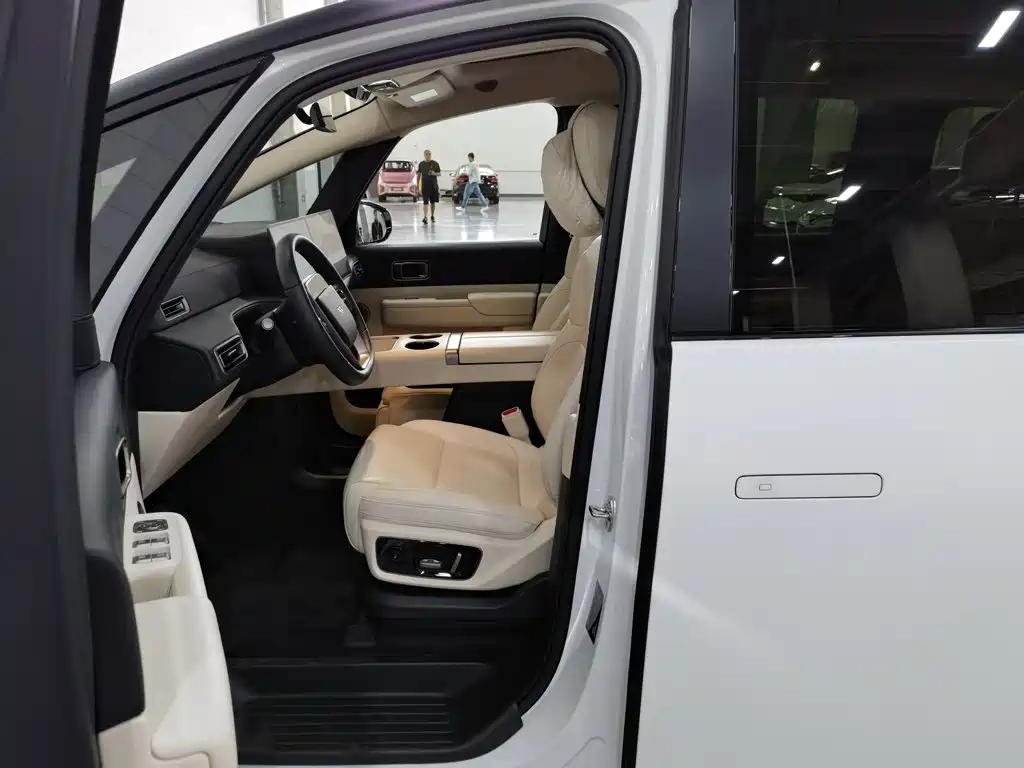 Li Auto Li MEGA — миниатюра 10