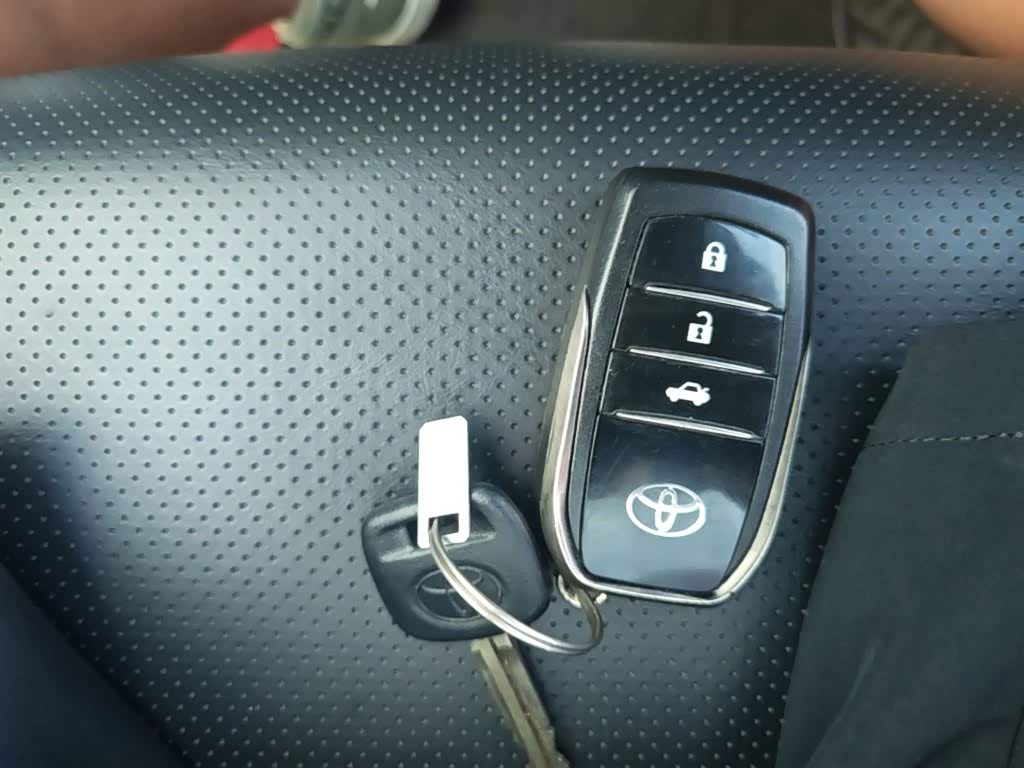 Toyota YARiS L Zhi Xuan 1.5 л 2021 г. Белый, пробег 35600 км