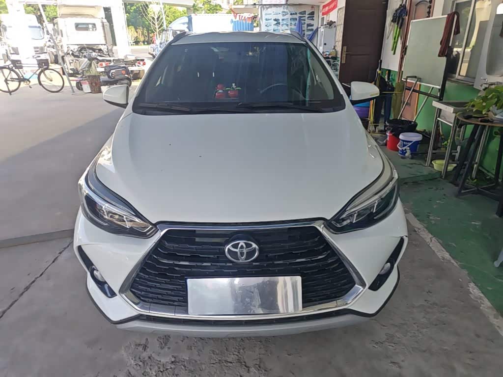 Toyota YARiS L Zhi Xuan 1.5 л 2021 г. Белый, пробег 35600 км