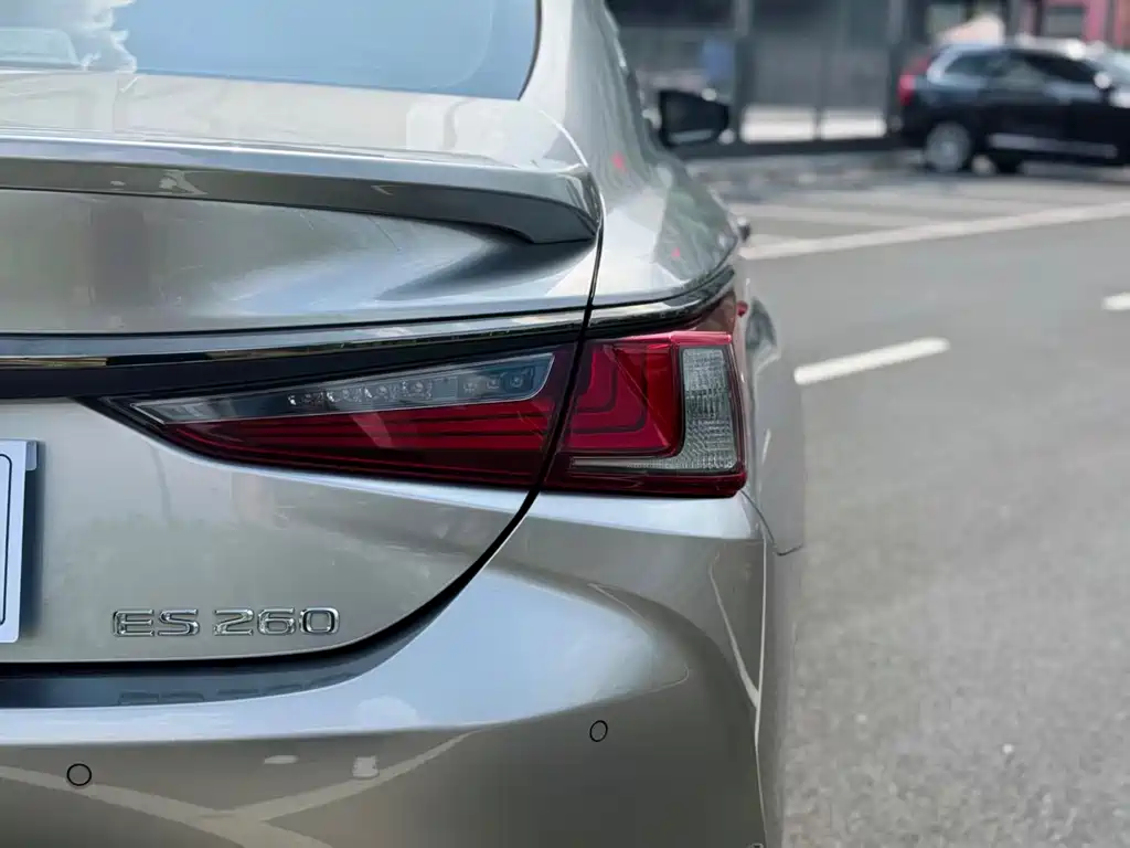Lexus ES — миниатюра 8