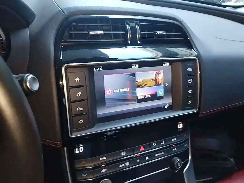 Jaguar XE — миниатюра 13