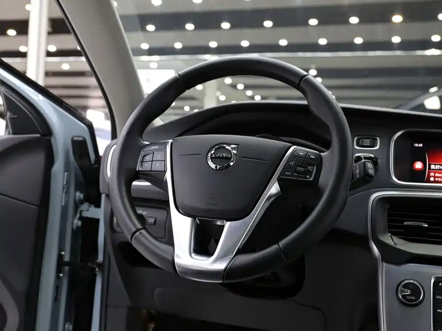 Volvo V40 — миниатюра 11
