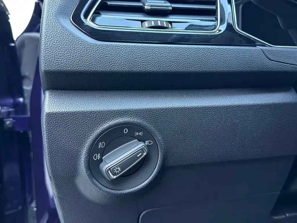 VOLKSWAGEN T ROC EXPLORING SONGS