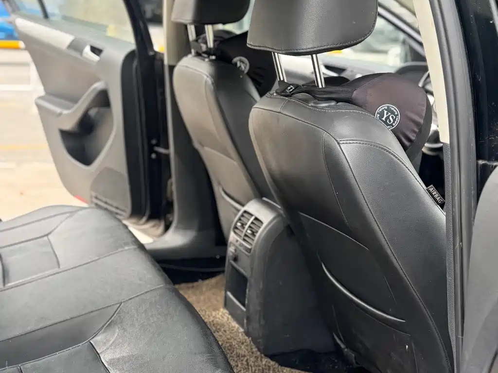 Volkswagen Sagitar 2014 1.6L AT Comfort