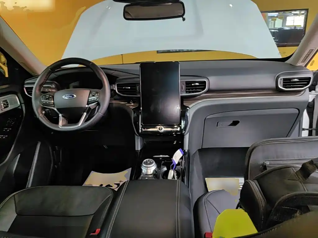 Ford Explorer — миниатюра 10