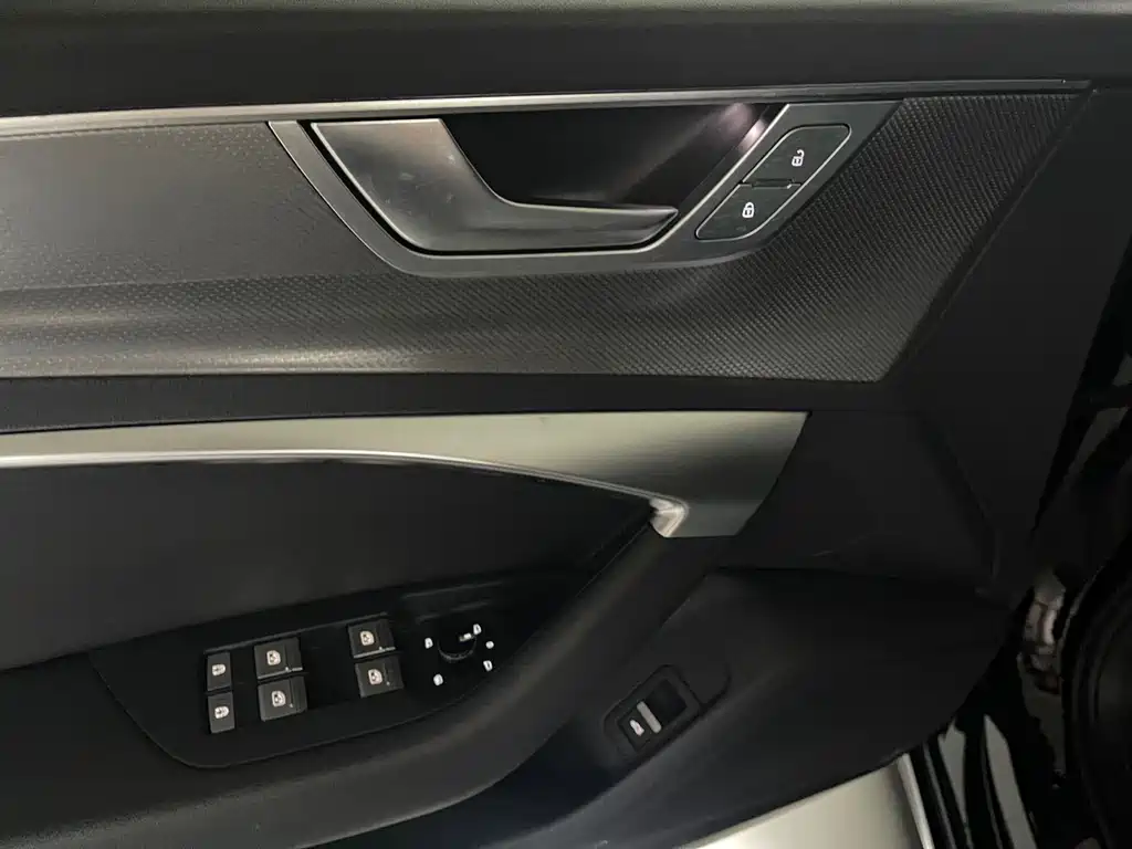 Audi A6L — миниатюра 7
