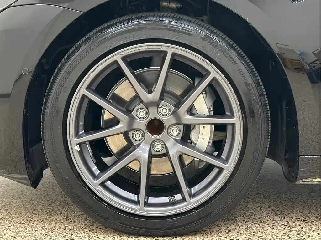 Tesla Model 3 — миниатюра 10