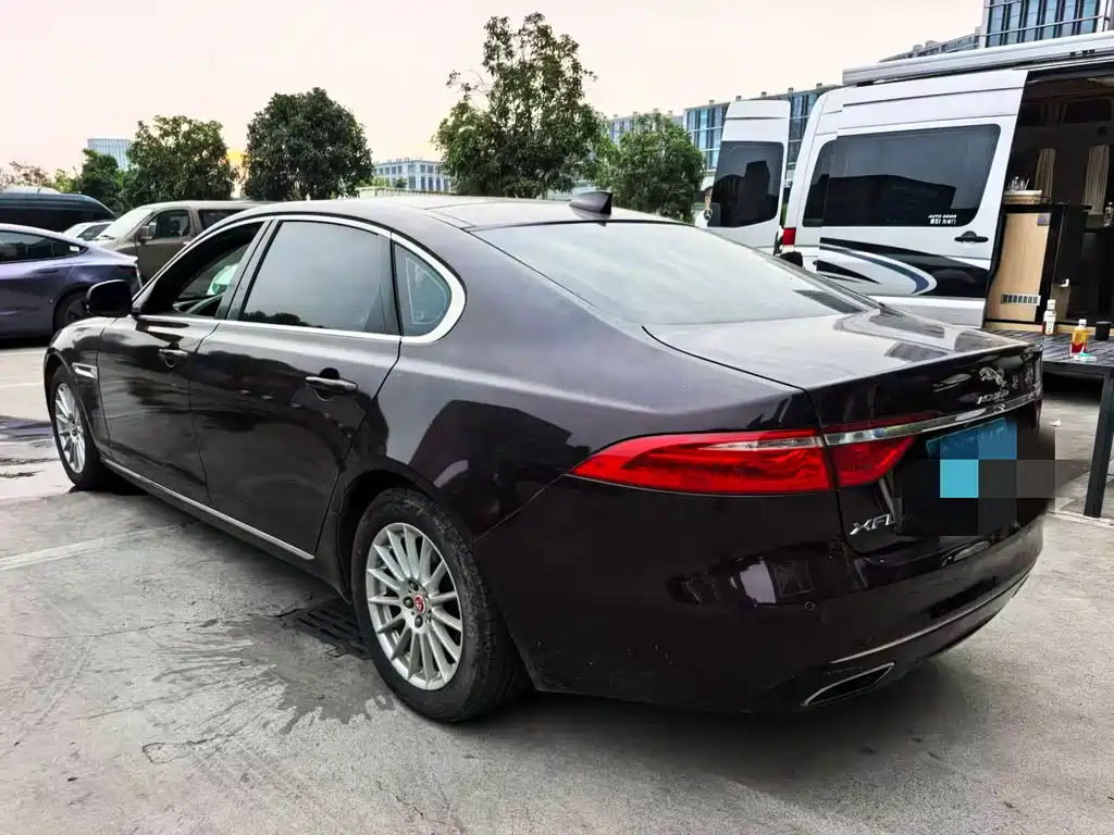Jaguar XF — миниатюра 6