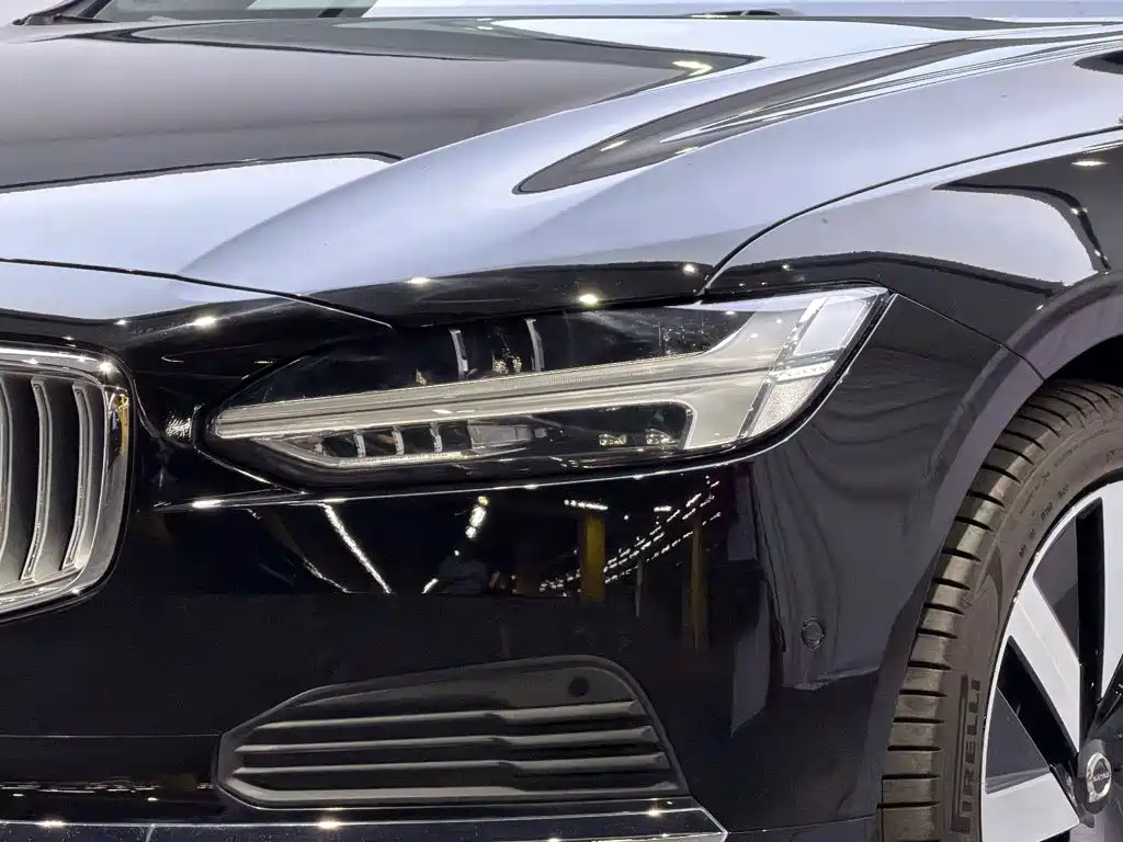 Volvo S90 PHEV — миниатюра 9